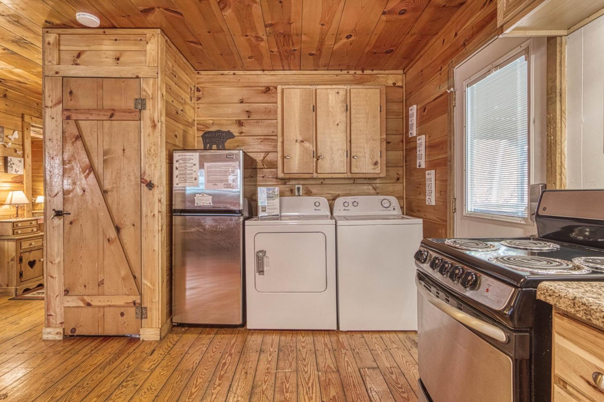 Bear Den, Hot Tub, 1089 Of Free Attraction Tickets For Each Paid Day, Dollywood And More! Sevierville Kamer foto